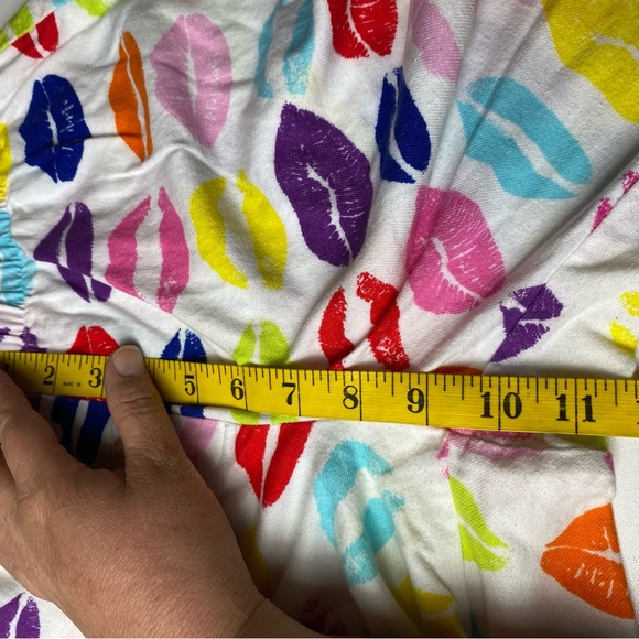 Victoria's Secret Long Sleeve Light Flannel Pajamas Multi Color Lips Kisses XS - Picture 5 of 12